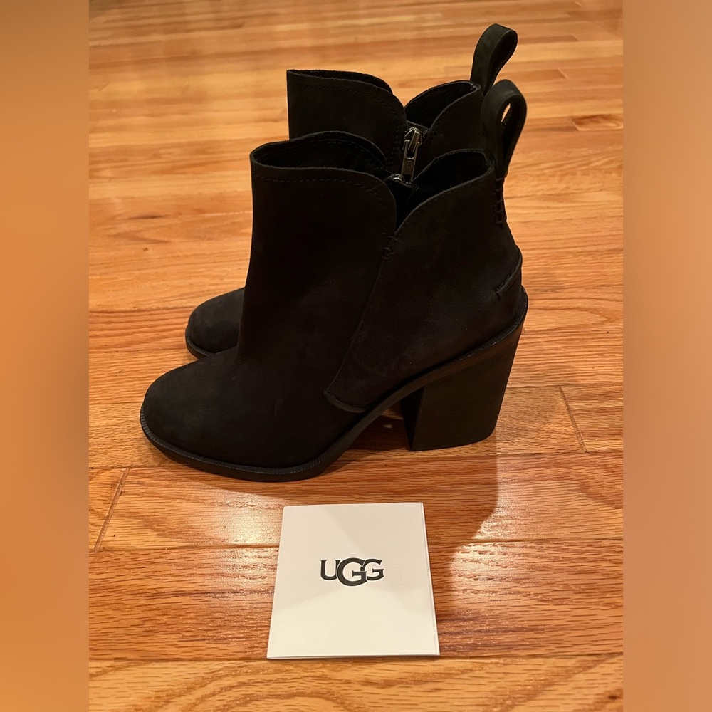 UGG Pixley Black Boots, Size 7 NEW